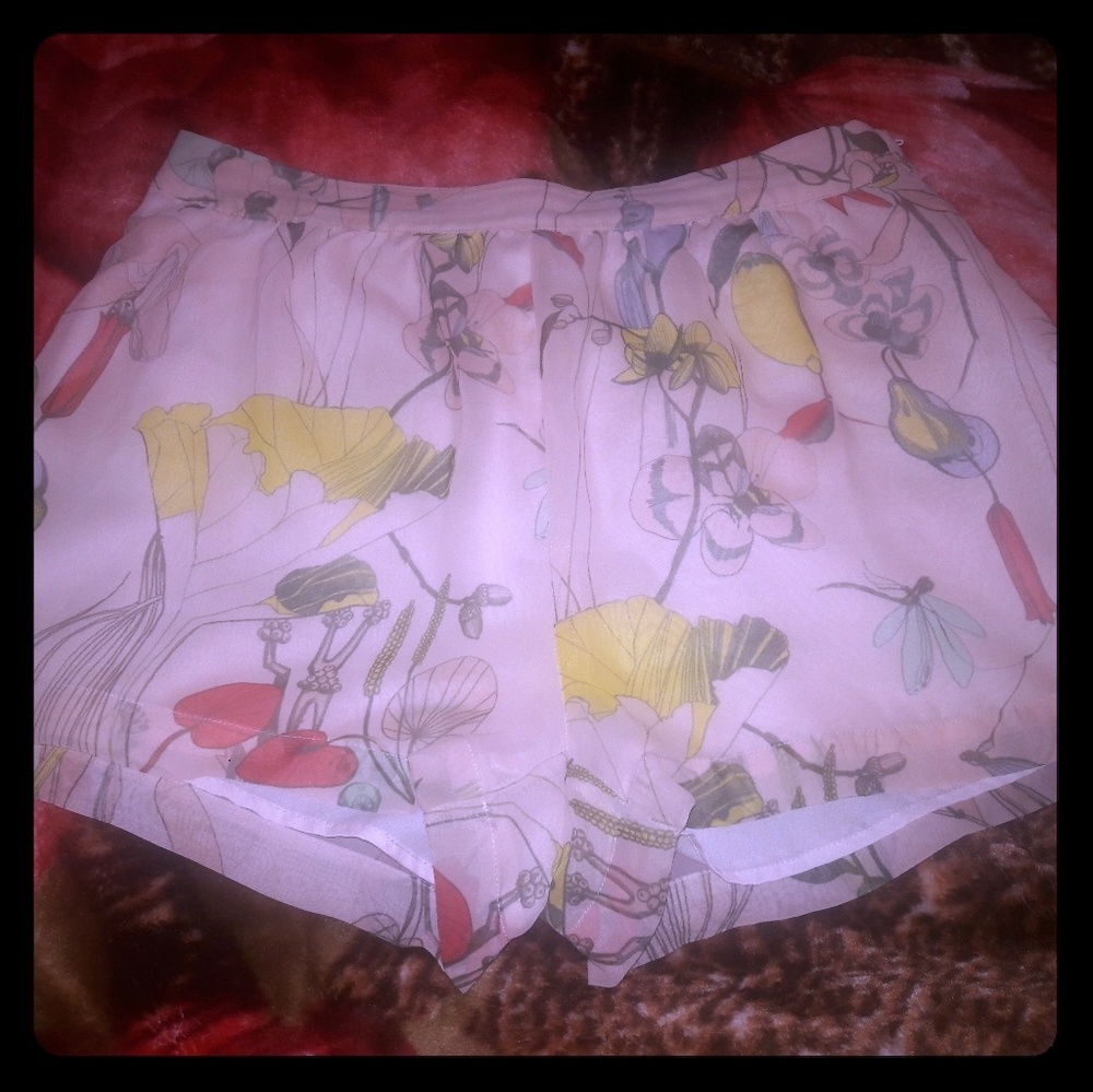💛Sexy Shorts with zipper on side and one button💛